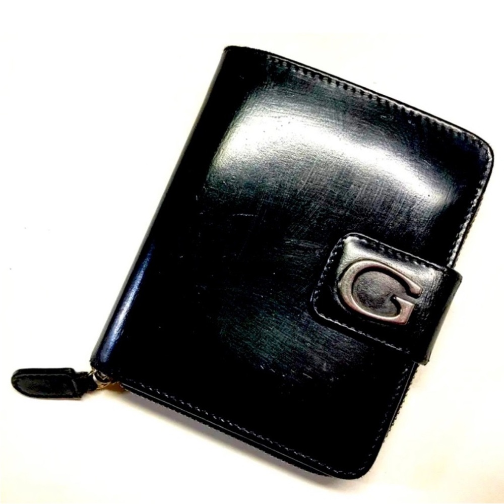 Gucci VINTAGE Black Glossy Leather Zip Around Wallet